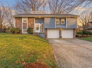 3502 NW Lake Dr, Lees Summit, MO 64064