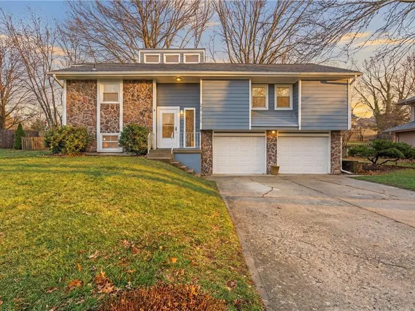 3502 NW Lake Dr, Lees Summit, MO 64064