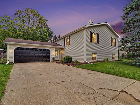 4th image of 3707 Oak Grove Dr