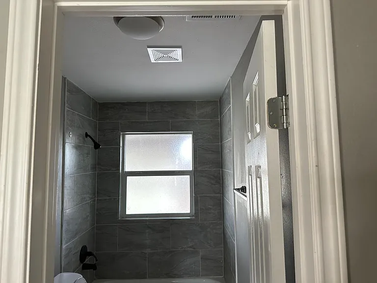 2401 Shropshire St — Photo 11