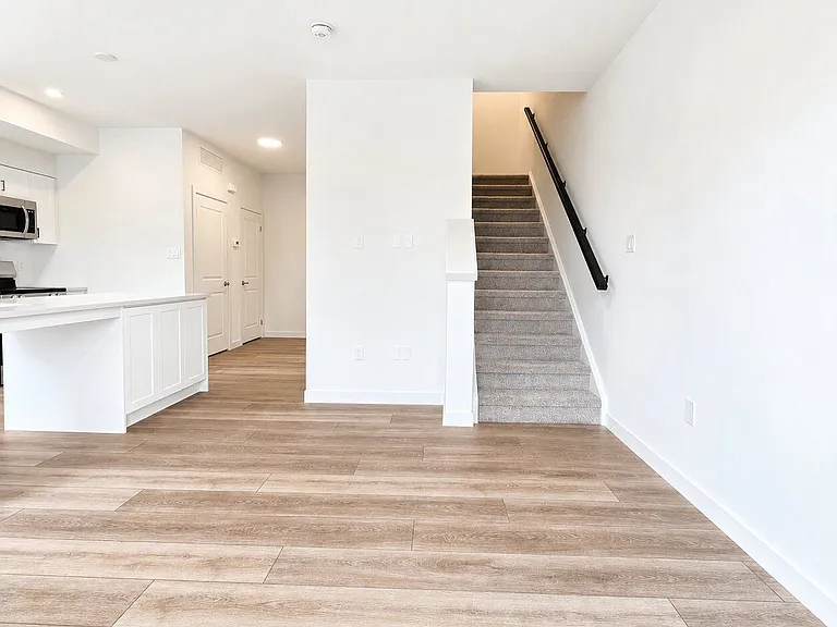 824 Woolwich St #110 — Photo 13
