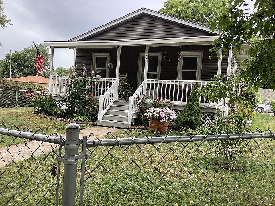1st image of 606 N John Wayne Dr