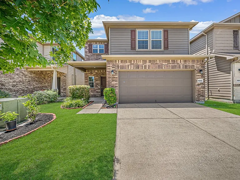15815 Grey Boulder Dr — Photo 1
