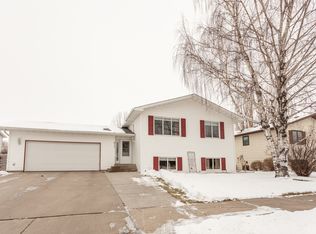 617 40th Ave S, Grand Forks, ND 58201
