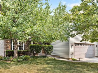 1380 Huntington Dr, Mundelein, IL