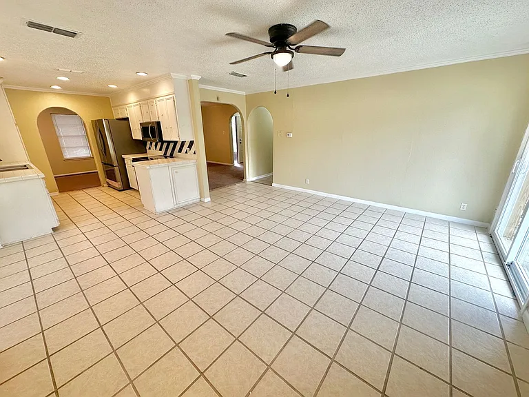 214 Timberline St — Photo 5