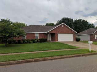 89 N Sable St, Farmington, AR 72730