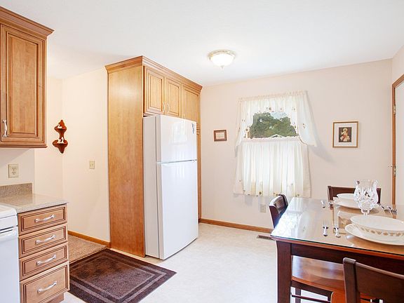 4th image of 3239 Garden Blvd