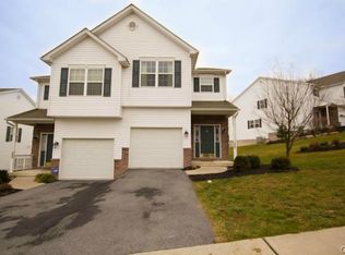 1522 Crest Park Ct, Bethlehem, PA 18015