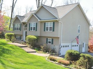 7 Wiccopee Run, Hopewell Junction, NY 12533
