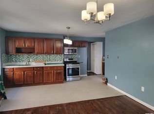 148 05 225th St, Rosedale, NY 11422