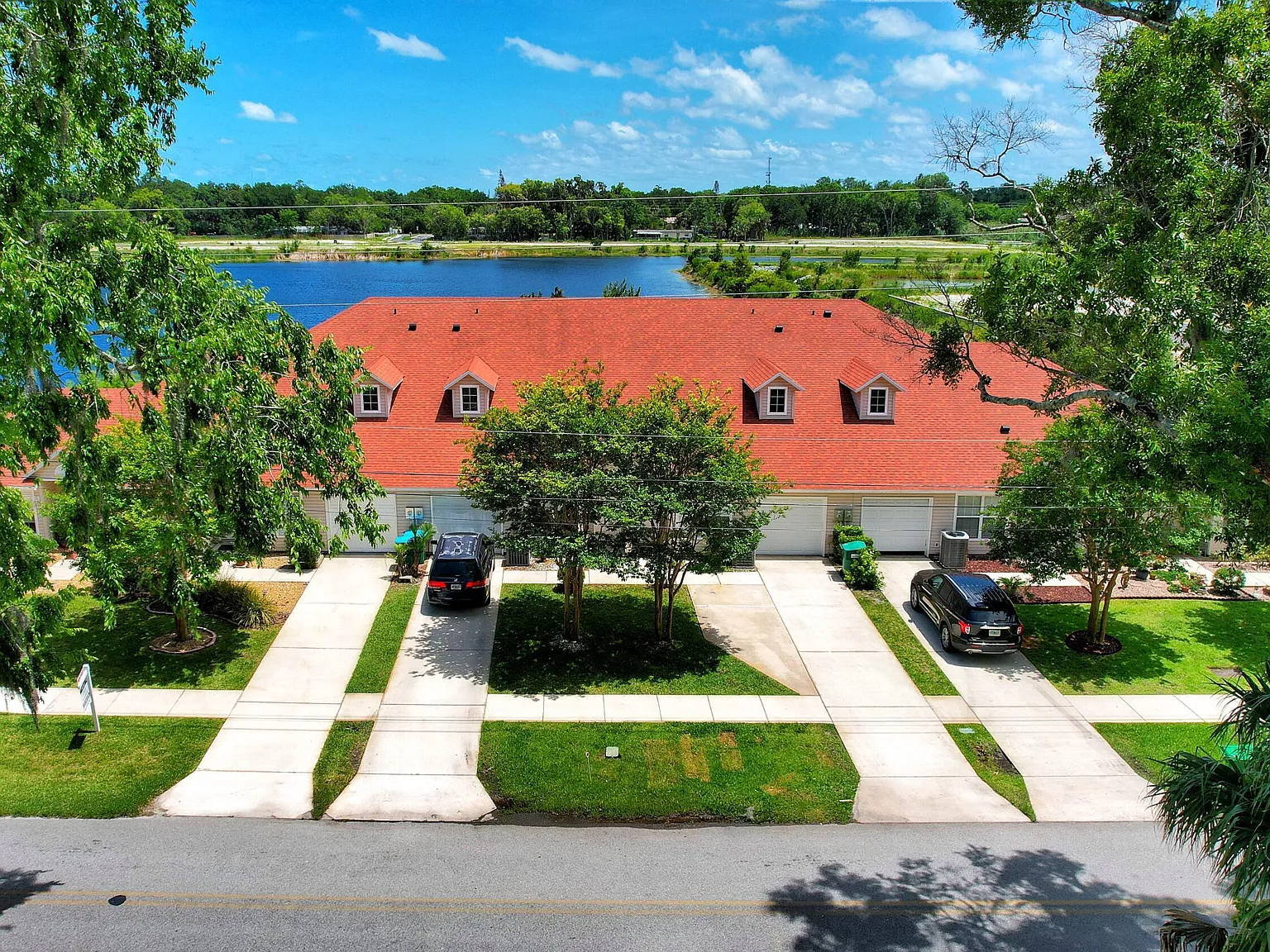 3 bed, 2.0 bath, 1577 sqft, $2,100 — Photo 2