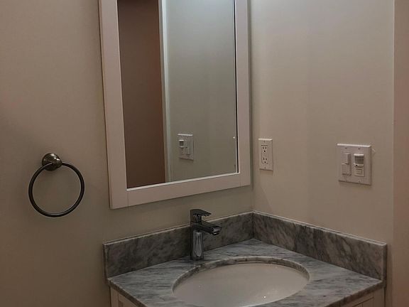 5th image of 140 Longview Dr