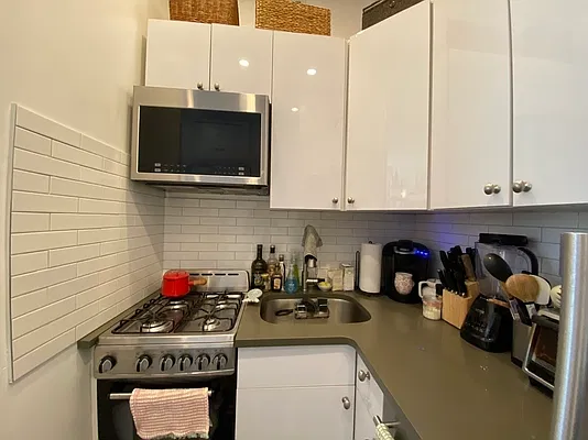 Rented by Buchbinder & Warren | media 20