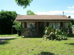 495 E Leona St, Uvalde, TX 78801