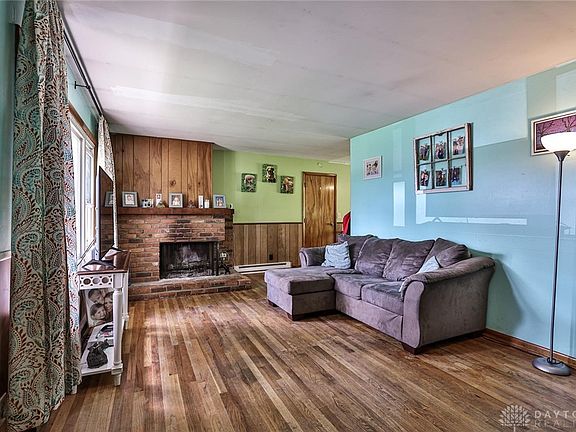 4th image of 9497 Arnett Dr