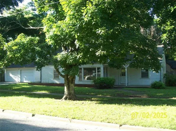 900 Adams St, Fredonia, KS 66736