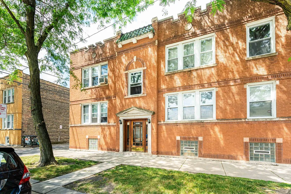 2 bed, 850 sqft, $2,300 — Photo 4