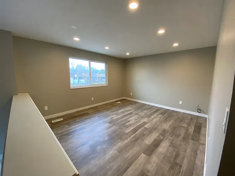 373 Lakewood Dr — Photo 6