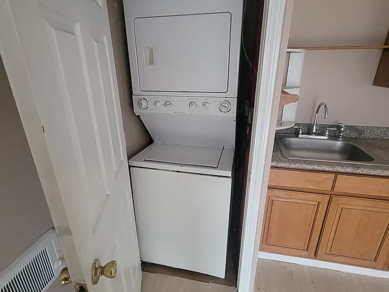 6105 Franklin Ave #B — Photo 9