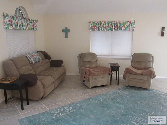 3rd image of 139 Willow Cir