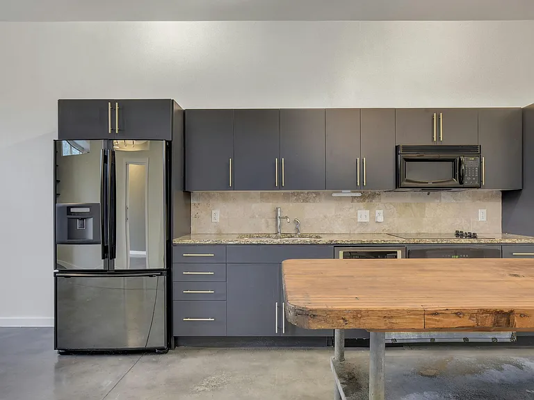 2124 E 6th St #202 — Photo 11