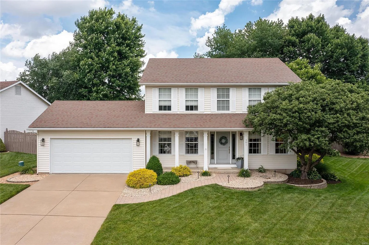 301 Spring Dr photo 1