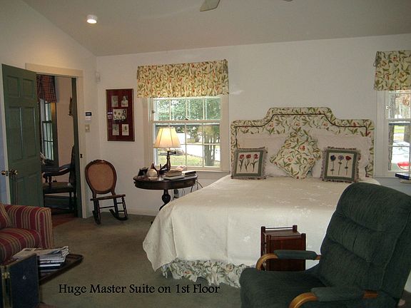 Huge 1st Fl.Master Suite
