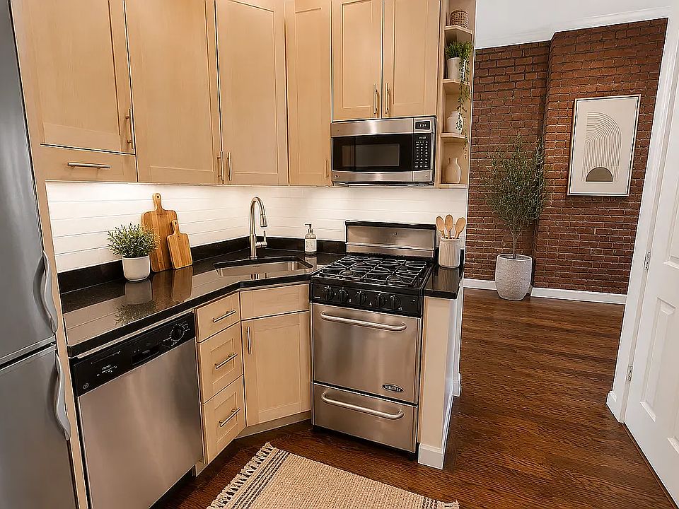 1st image of 239 W 14th St APT 3