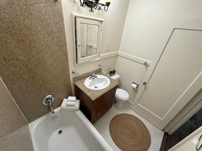 Preston Apartments — Photo 10