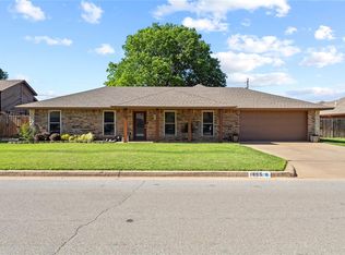 1805 Sandstone Ave, Weatherford, OK 73096