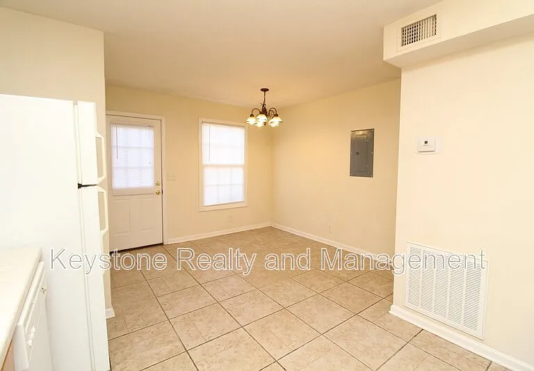 2300 Raleigh Ct #3 — Photo 3