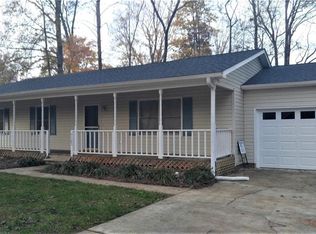 9105 Foxlair Dr, Kernersville, NC 27284