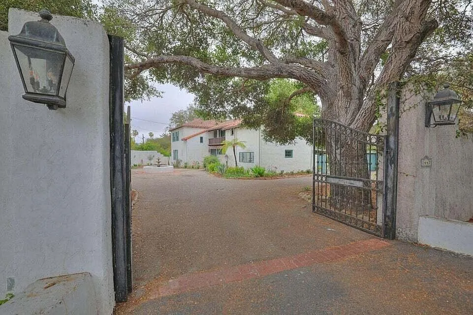 4 bed, 2.5 bath, 2690 sqft, $15,000 — Photo 2