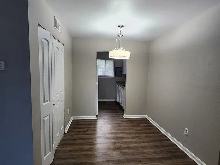 828 Spencer Ct — Photo 5