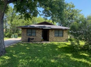 205 E Sabine St, Groesbeck, TX 76642