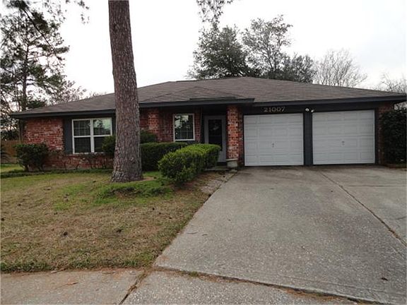 Conveniently located near shopping, restaurants & medical facilities.