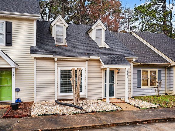 2nd image of 110 Carriage House Trl