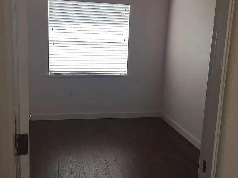 7818 Empire Ave — Photo 8