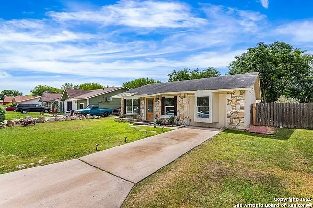 3 bed, 1.0 bath, 1172 sqft, $1,550 — Photo 3