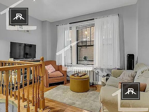 5th image of 452 Park Dr APT 1