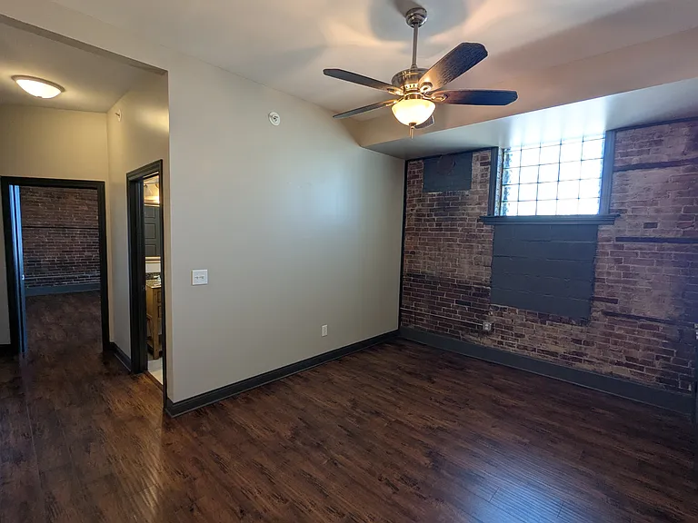 126 W A St #1B — Photo 6