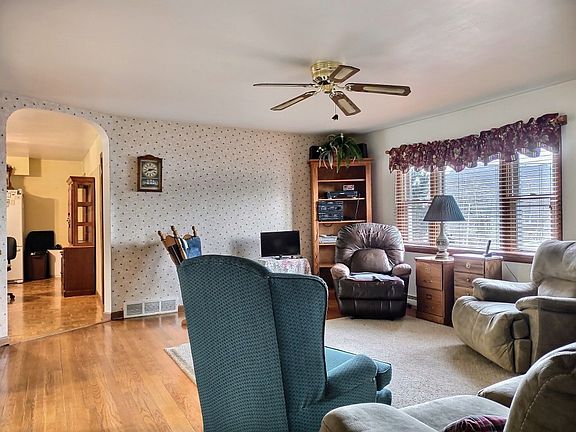 4th image of 581 Glenmary Dr