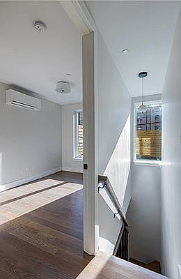 5th image of 216 Bainbridge St #1B
