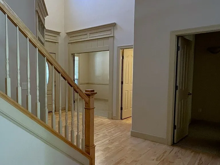 811 E Knoll Ct — Photo 18