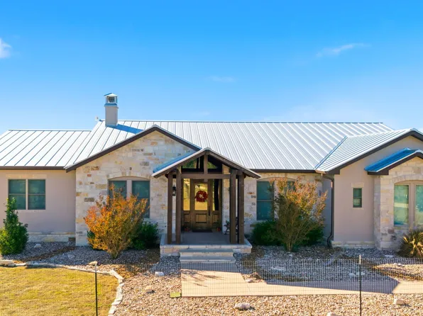 601 Garrison Rd, Fredericksburg, TX 78624