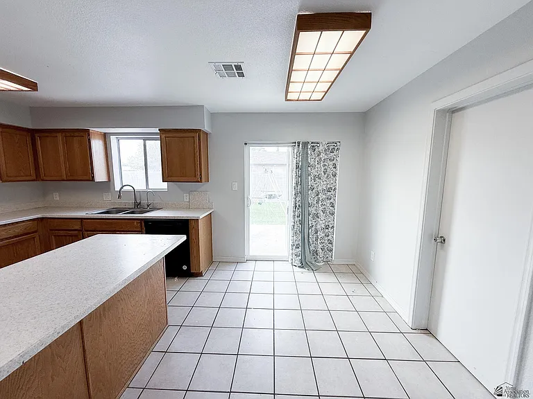 8558 E 38th Ln — Photo 8