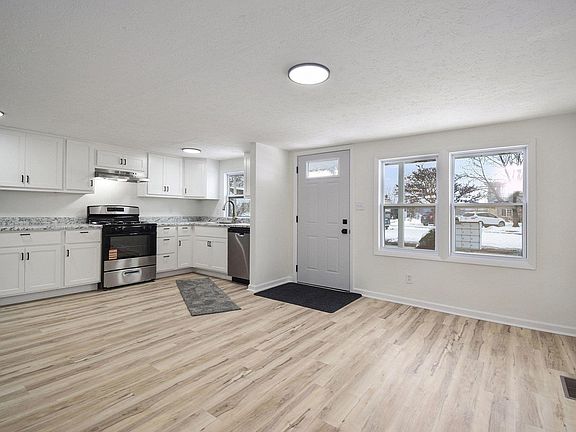 3rd image of 1045 N Park Ave