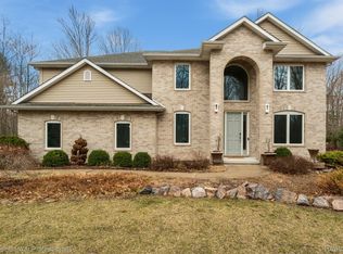 3455 E Shady Ridge Ln, Midland, MI 48642