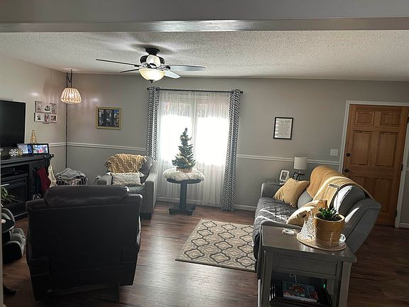3rd image of 2216 Felten Dr